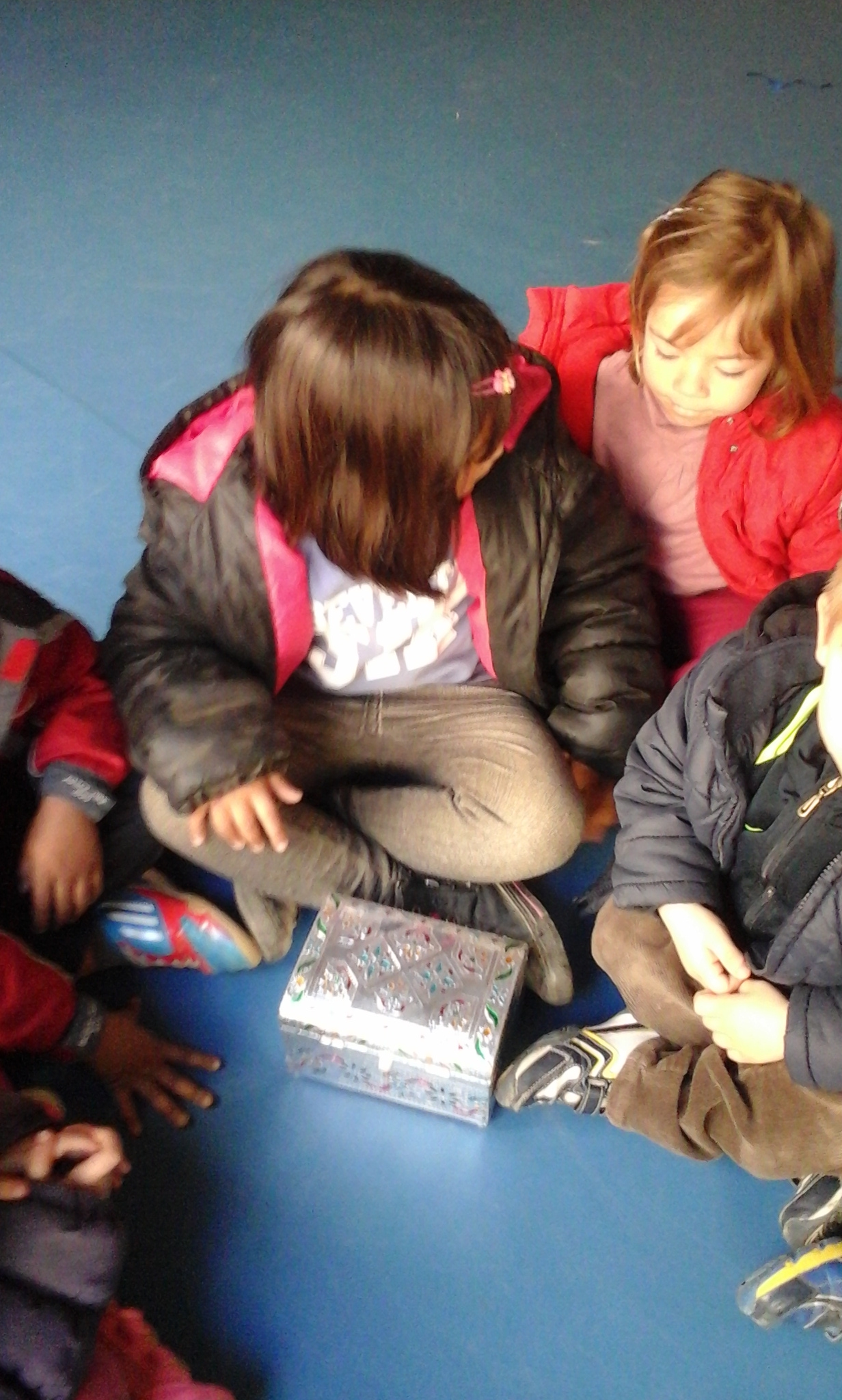 Al cofre dels pirates trobarem les pistes.